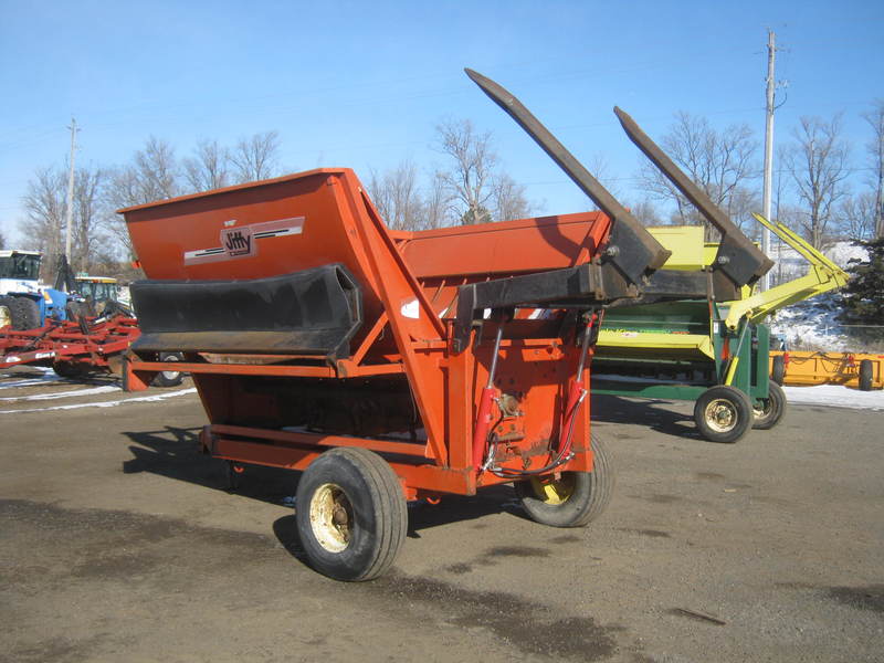 Hay Equipment  Jiffy 900 Bale Processor Photo